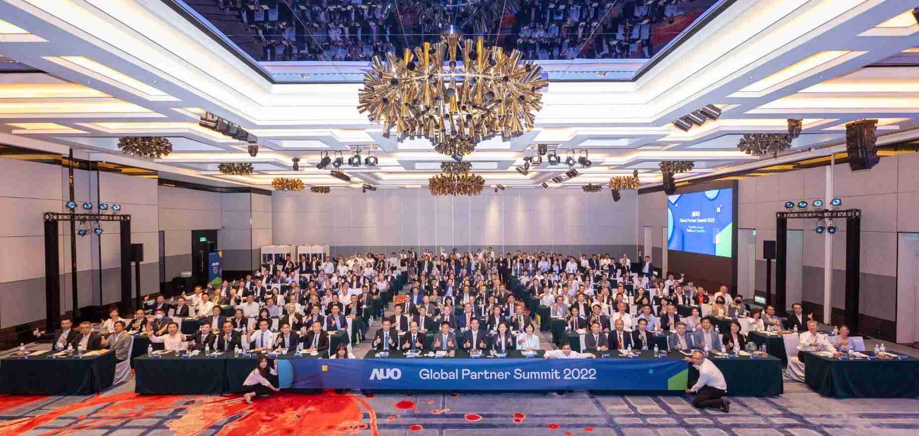 友達推動「安心、、、、創新、、用心、、、、同心、、盡心」五星職旅，，，，為菲籍員工打造全方位照護，，，，首度贏得「人權實踐與發展領袖獎」殊榮