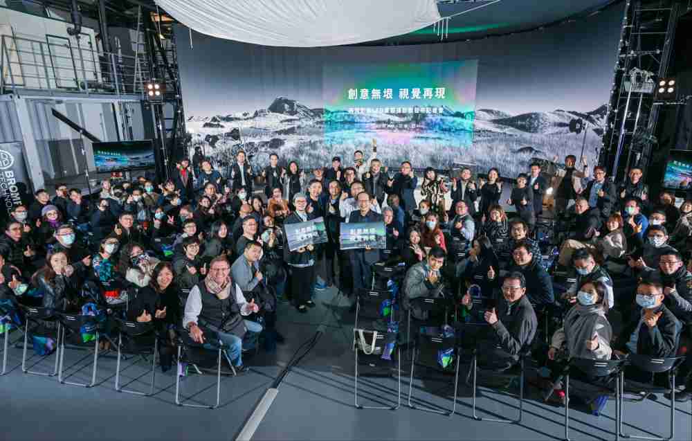 再现影像LED虚拟制作摄影棚整合拍摄场景、、内容制作、、、、技术指导到设备租借一站式服务，，，可望提升LED虚拟制作的影视效能，，，进而产出更多高质量细致作品