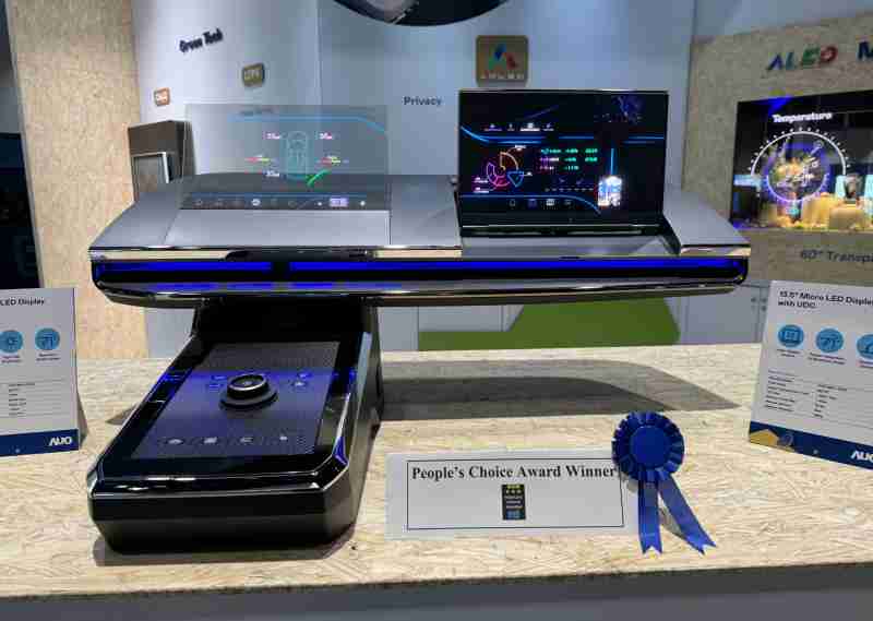 888.BY集团电子游戏车用Micro LED Display HMI解决方案获”最佳车用显示奖”，，，，以用户为中心开发，，，针对前座驾驶与乘客设计兼具娱乐与安全的高画质屏幕，，包含车舱前座的Micro LED透明屏幕及全球首款内建镜头的智慧Micro LED显示器